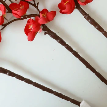16 Stilu Mākslīgo Augu Plūmju Ziedu Ķiršu Sarkanā Maziem Ziemas Plūmju Viltus Zīda Ziedu Ķīniešu Stila Kāzu Mājas DIY Apdare